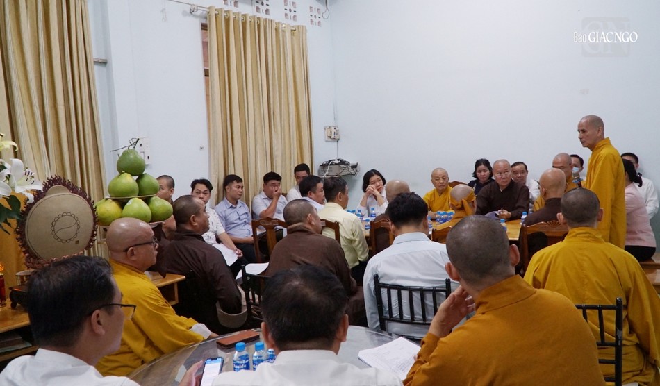 Hòa thượng Thích Thiện Thống đúc kết buổi họp của Ban Tổ chức lễ tang Hòa thượng Thích Thiện Thống đúc kết buổi họp của Ban Tổ chức lễ tang