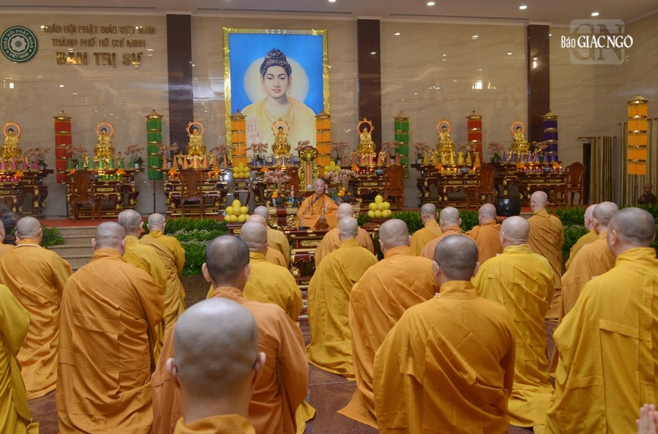 Chư tôn đức GHPGVN TP.HCM khánh tuế Đức Pháp chủ