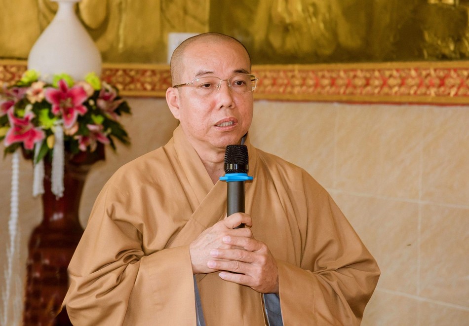 Thượng tọa Thích Giác Nghi phát biểu chúc mừng Thượng tọa Thích Giác Nghi phát biểu chúc mừng