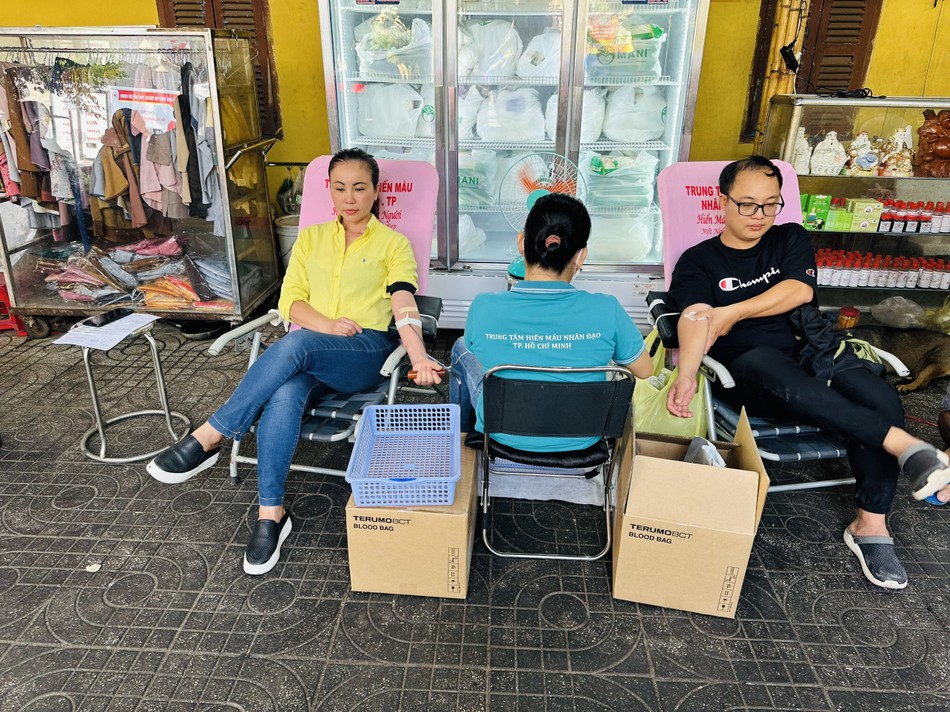 Nhiều bạn trẻ về chùa hiến máu nhân đạo đầu năm mới Nhiều bạn trẻ về chùa hiến máu nhân đạo đầu năm mới