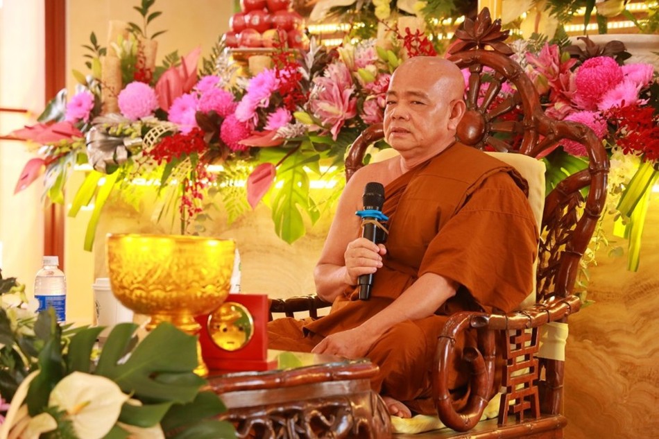 Hòa thượng Giác Giới, trụ trì chùa Viên Giác (tỉnh Vĩnh Long) chia sẻ với Phật tử pháp thoại trong buổi lễ kiết giới Sima tại Đạo tràng Tịnh Giác Hòa thượng Giác Giới, trụ trì chùa Viên Giác (tỉnh Vĩnh Long) chia sẻ với Phật tử pháp thoại trong buổi lễ kiết giới Sima tại Đạo tràng Tịnh Giác