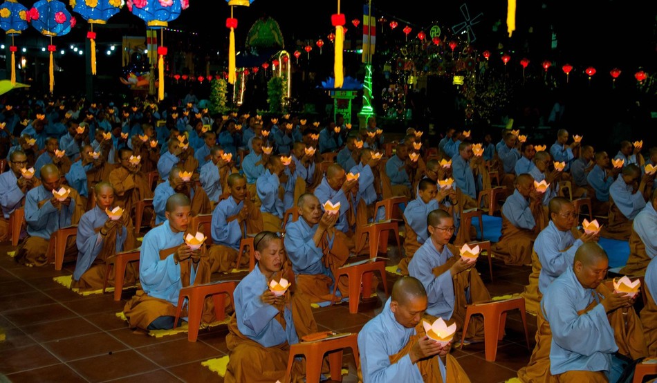 Hoa đăng cầu nguyện trong Pháp hội Dược Sư Hoa đăng cầu nguyện trong Pháp hội Dược Sư