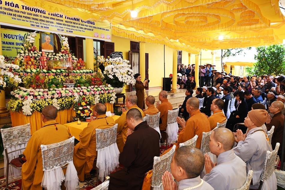 Chư tôn đức tham dự lễ truy niệm Chư tôn đức tham dự lễ truy niệm