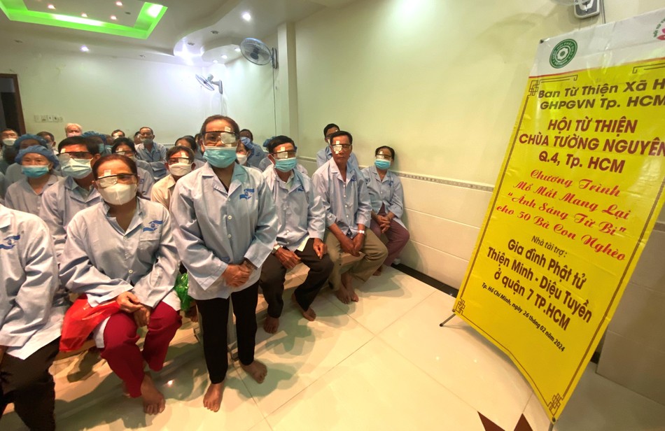 Các bệnh nhân được tài trợ phẫu thuật mắt "Ánh sáng từ bi" Các bệnh nhân được tài trợ phẫu thuật mắt "Ánh sáng từ bi"