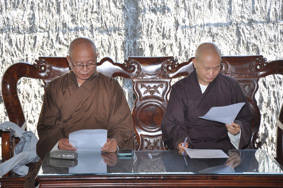 Chủ tọa buổi họp Chủ tọa buổi họp