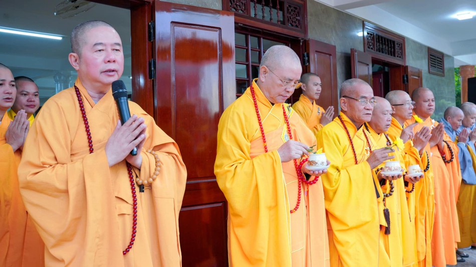 Chư tôn đức chứng minh sái tịnh Chư tôn đức chứng minh sái tịnh