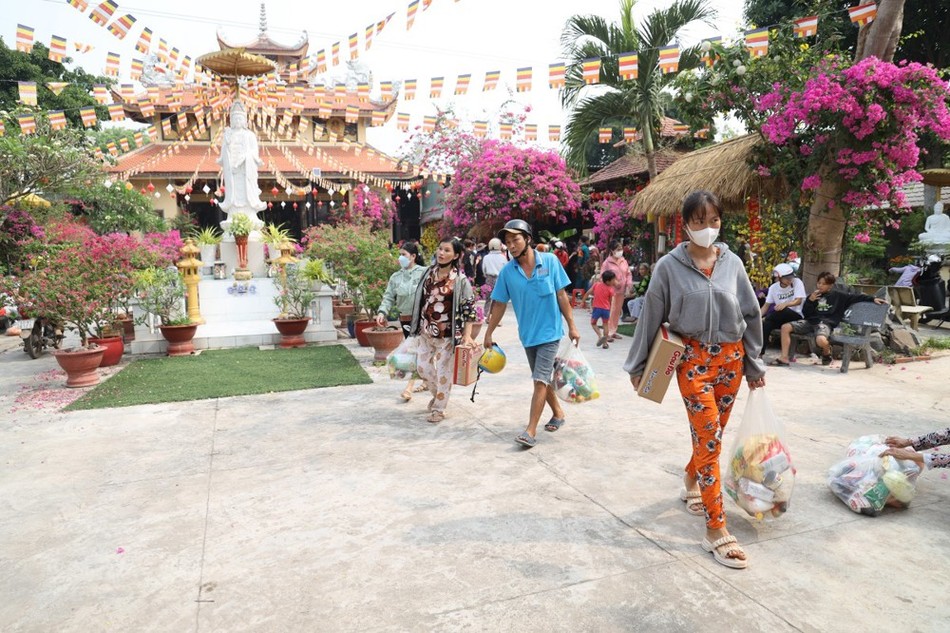 Đi chợ 0 đồng tại chùa Minh Thạnh Đi chợ 0 đồng tại chùa Minh Thạnh