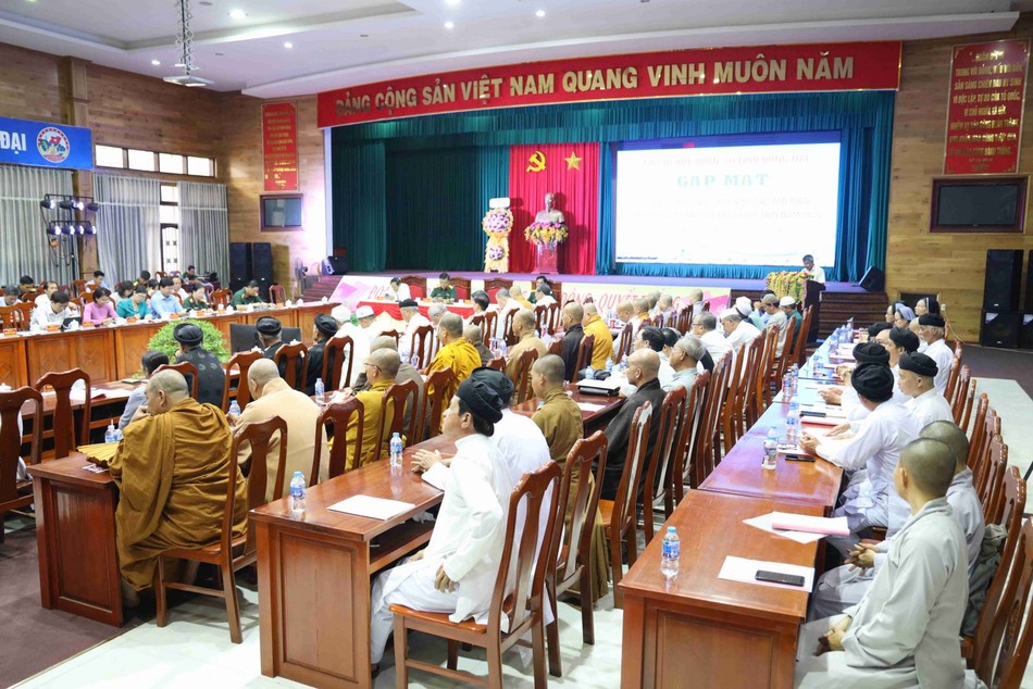 Buổi họp mặt chức sắc, chức việc, nhà tu hành các tôn giáo trên địa bàn tỉnh Đồng Nai Buổi họp mặt chức sắc, chức việc, nhà tu hành các tôn giáo trên địa bàn tỉnh Đồng Nai