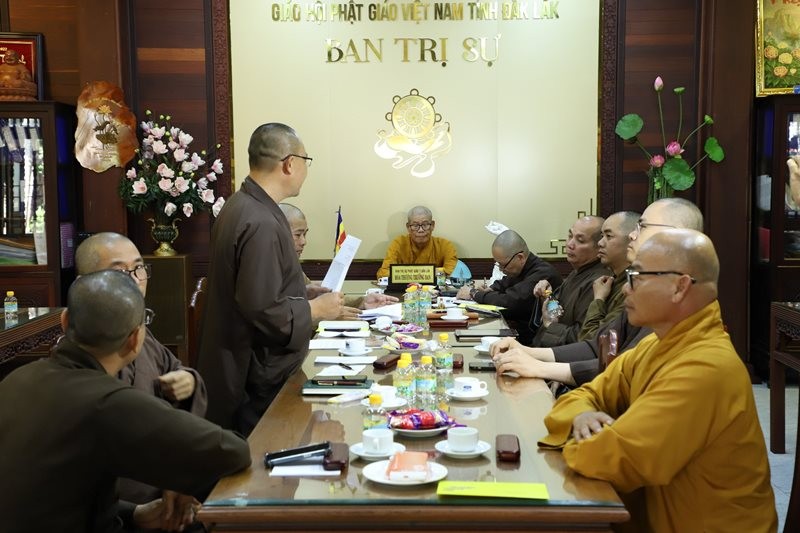 Đóng góp ý kiến tại buổi họp Đóng góp ý kiến tại buổi họp