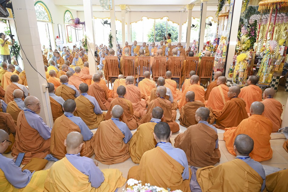 Quang cảnh lễ tưởng niệm Đức Thánh Tổ Ni Đại Ái Đạo Quang cảnh lễ tưởng niệm Đức Thánh Tổ Ni Đại Ái Đạo