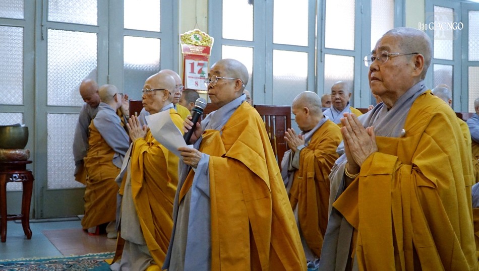 Ni trưởng Thích nữ Nhật Khương đã thành kính dâng lời tưởng niệm