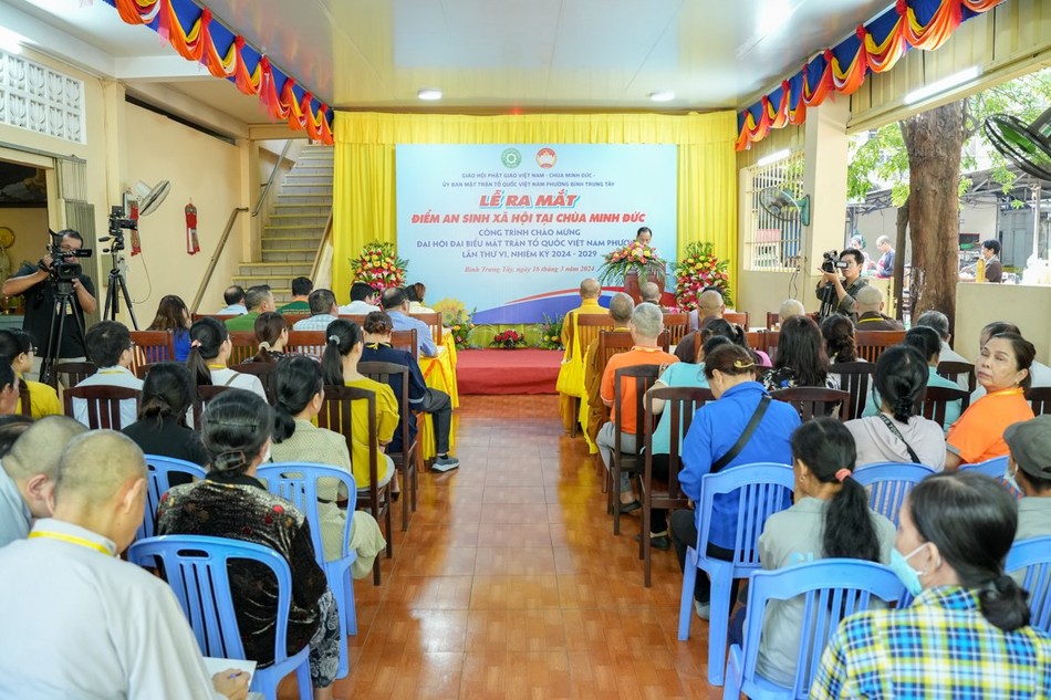 Quang cảnh buổi ra mắt Điểm an sinh xã hội tại chùa Minh Đức Quang cảnh buổi ra mắt Điểm an sinh xã hội tại chùa Minh Đức