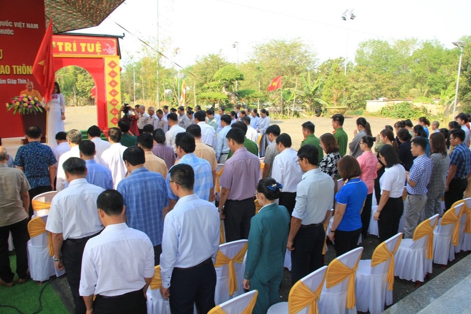 Tưởng niệm nạn nhân tử vong do tai nạn giao thông Tưởng niệm nạn nhân tử vong do tai nạn giao thông