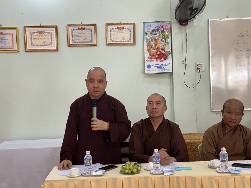 Thượng tọa Thích Hạnh Chơn, Phó Thường trực Ban Trị sự TP.Quy Nhơn phát biểu tại buổi họp Thượng tọa Thích Hạnh Chơn, Phó Thường trực Ban Trị sự TP.Quy Nhơn phát biểu tại buổi họp