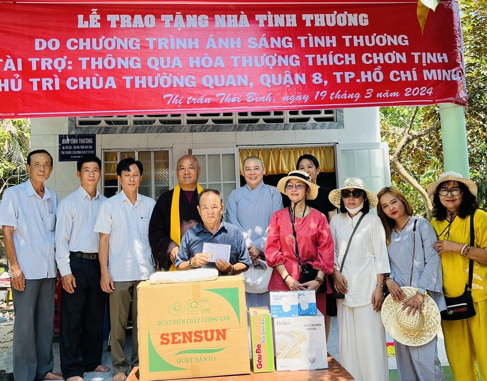 Bàn giao và trao nhà đến gia đình ông Nguyễn Văn Thuận Bàn giao và trao nhà đến gia đình ông Nguyễn Văn Thuận