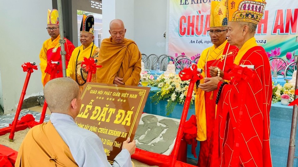 Đặt đá trùng tu chùa Khánh An Đặt đá trùng tu chùa Khánh An