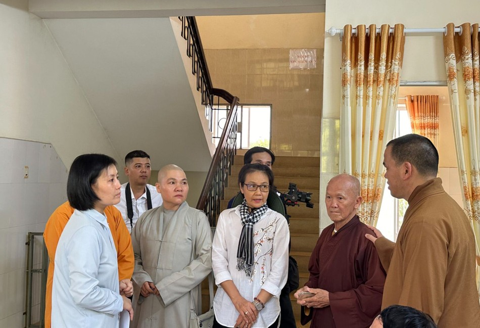 Đoàn thăm hỏi, dự định sẽ tổ chức thăm và hỗ trợ các em tại Cơ sở Nuôi dưỡng và Bảo trợ trẻ em khuyết tật Thiên Phước Đoàn thăm hỏi, dự định sẽ tổ chức thăm và hỗ trợ các em tại Cơ sở Nuôi dưỡng và Bảo trợ trẻ em khuyết tật Thiên Phước