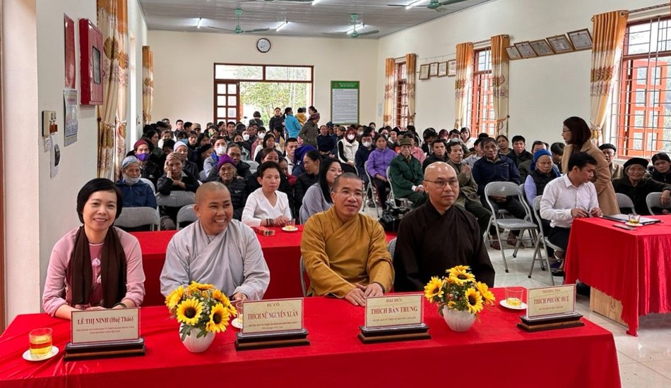 Đoàn từ thiện tại buổi trao quà xã Yên Khoái Đoàn từ thiện tại buổi trao quà xã Yên Khoái