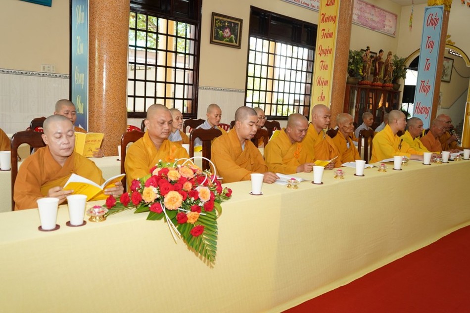 Chư Tăng Ni trì tụng kinh Dược Sư Chư Tăng Ni trì tụng kinh Dược Sư