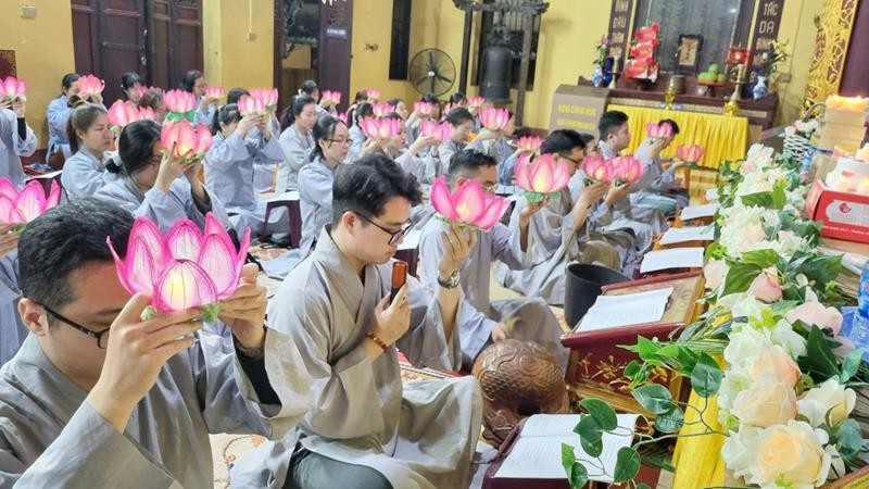 Lòng thành kính hướng về Đức Quán Thế Âm Lòng thành kính hướng về Đức Quán Thế Âm