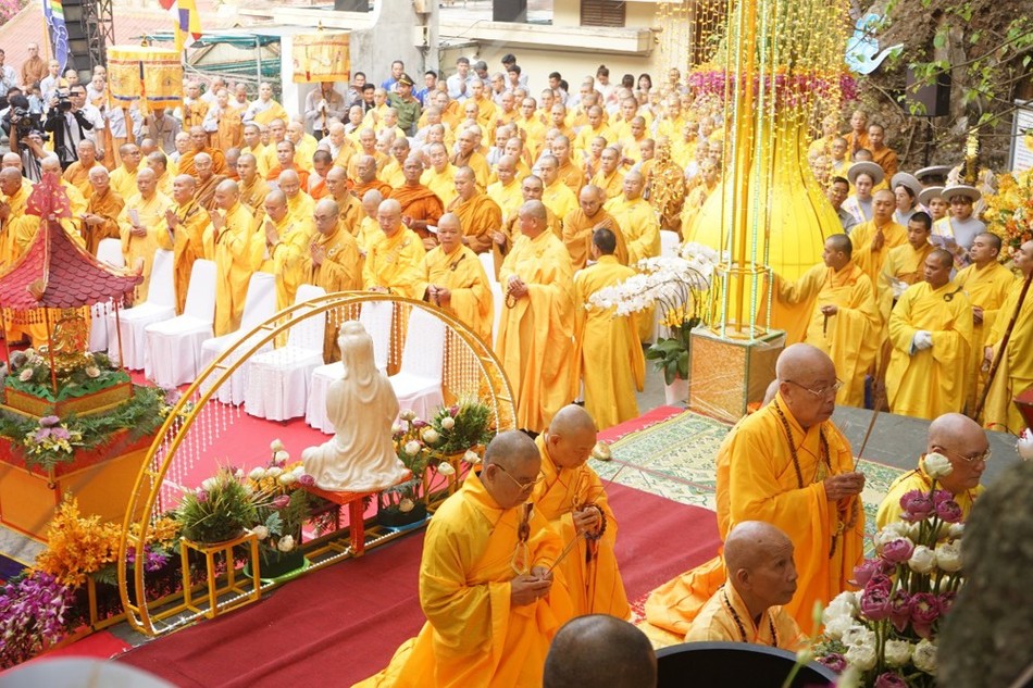 Cử hành nghi lễ truyền thống nhân ngày khánh đản của Đức Bồ-tát Quán Thế Âm Cử hành nghi lễ truyền thống nhân ngày khánh đản của Đức Bồ-tát Quán Thế Âm