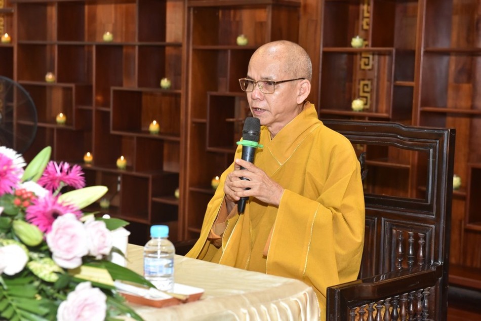 Hòa thượng Thích Hạnh Thể ban đạo từ Hòa thượng Thích Hạnh Thể ban đạo từ