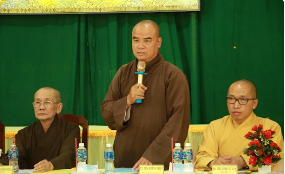 Thượng tọa Thích Tĩnh Triệt, Phó Trưởng ban Thường trực Ban Trị sự tỉnh phát biểu tại buổi họp Thượng tọa Thích Tĩnh Triệt, Phó Trưởng ban Thường trực Ban Trị sự tỉnh phát biểu tại buổi họp