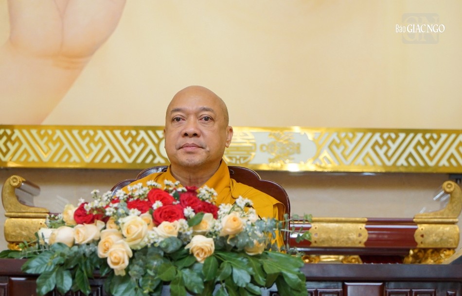 Thượng tọa Thích Nguyên Hạnh thuyết giảng tại khóa tu Một ngày an lạc