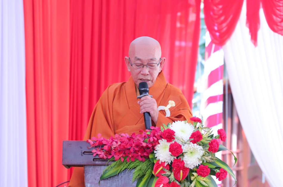 Thượng tọa Thích Minh Lộc, Trưởng ban Tổ chức phát biểu khai mạc Thượng tọa Thích Minh Lộc, Trưởng ban Tổ chức phát biểu khai mạc