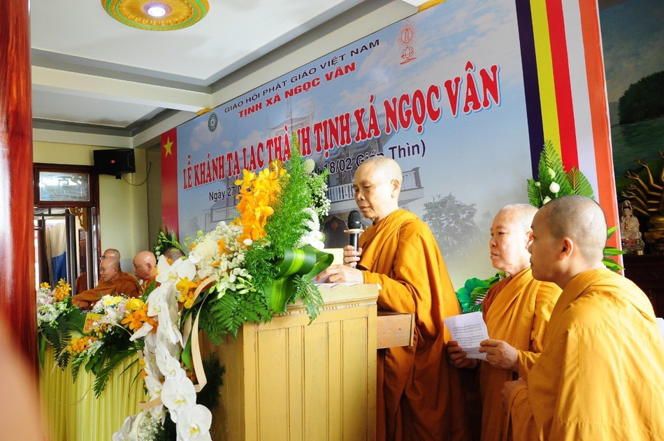 Sư cô Thiền Liên phát biểu khai mạc Sư cô Thiền Liên phát biểu khai mạc