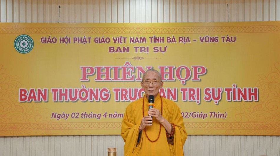 Hòa thượng Thích Huệ Trí chủ trì buổi họp Hòa thượng Thích Huệ Trí chủ trì buổi họp