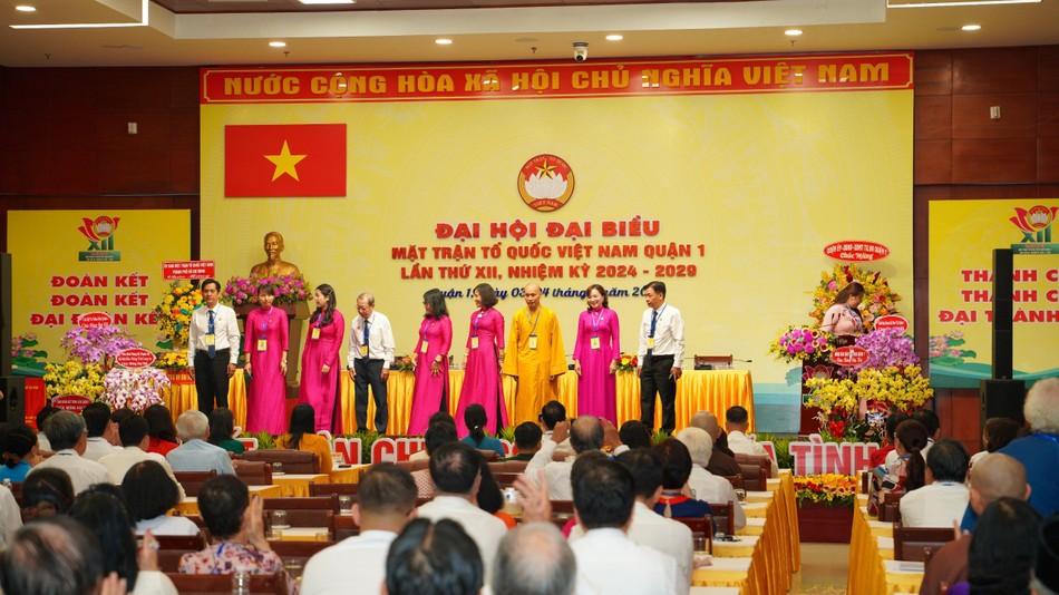 Thượng tọa Thích Minh Quang được đại hội suy cử Phó Chủ tịch không chuyên trách Ủy ban MTTQVN Q. 1 Thượng tọa Thích Minh Quang được đại hội suy cử Phó Chủ tịch không chuyên trách Ủy ban MTTQVN Q. 1