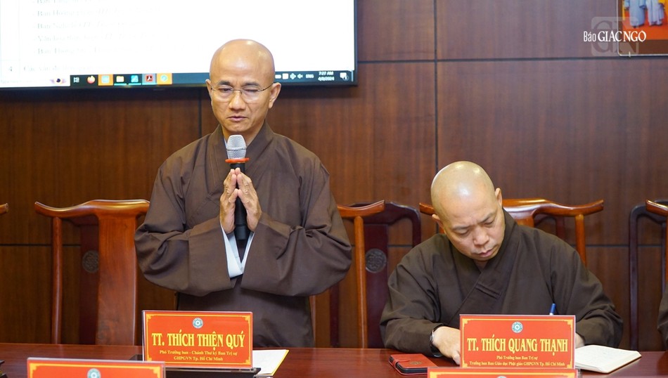 Thượng tọa Thích Thiện Quý, Phó ban kiêm Chánh Thư ký Ban Trị sự TP.HCM trình dự thảo kế hoạch tổ chức Đại lễ Phật đản Phật lịch 2568