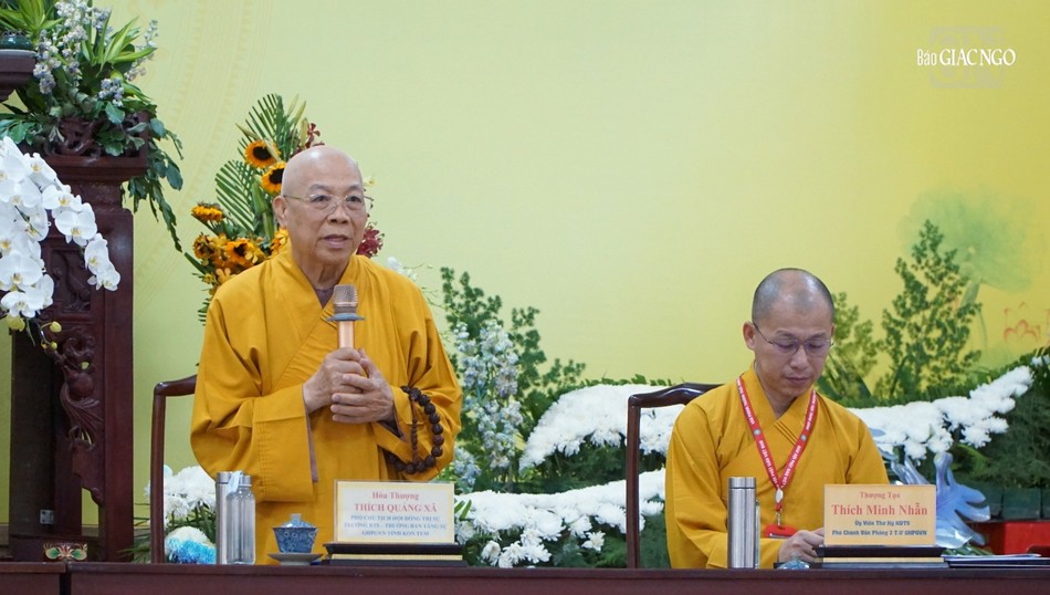 Hòa thượng Thích Quảng Xả đạo từ tại hội nghị sáng 12-4
