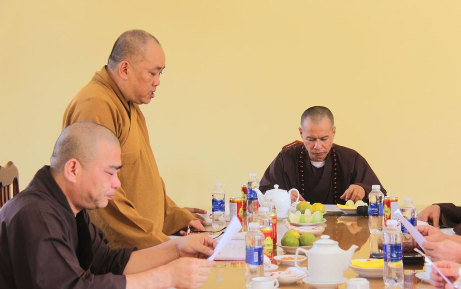 Đóng góp ý kiến tại buổi họp Đóng góp ý kiến tại buổi họp