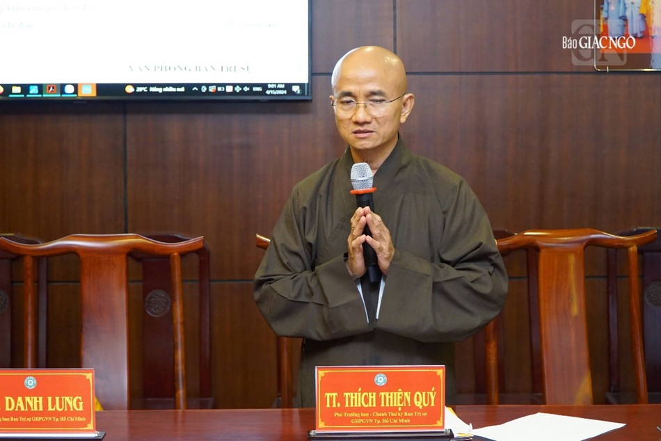 Thượng tọa Thích Thiện Quý báo cáo hoạt động Phật sự