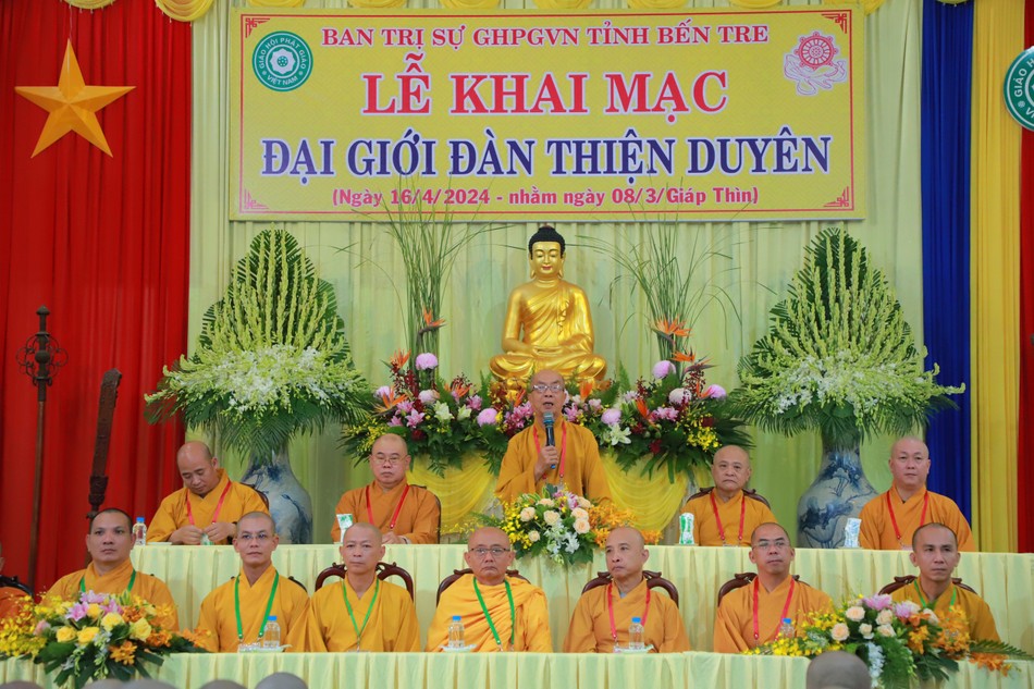 Hòa thượng Thích Nhựt Tấn sách tấn giới tử trước kỳ khảo hạch