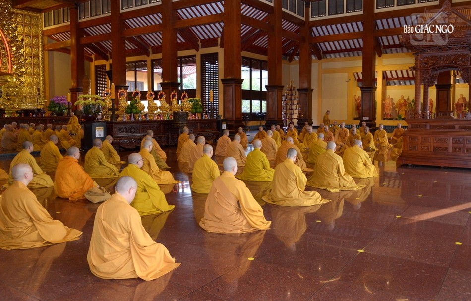 Bố-tát là nghi thức đặc thù của Tăng đoàn nhằm tăng trưởng các pháp lành Bố-tát là nghi thức đặc thù của Tăng đoàn nhằm tăng trưởng các pháp lành