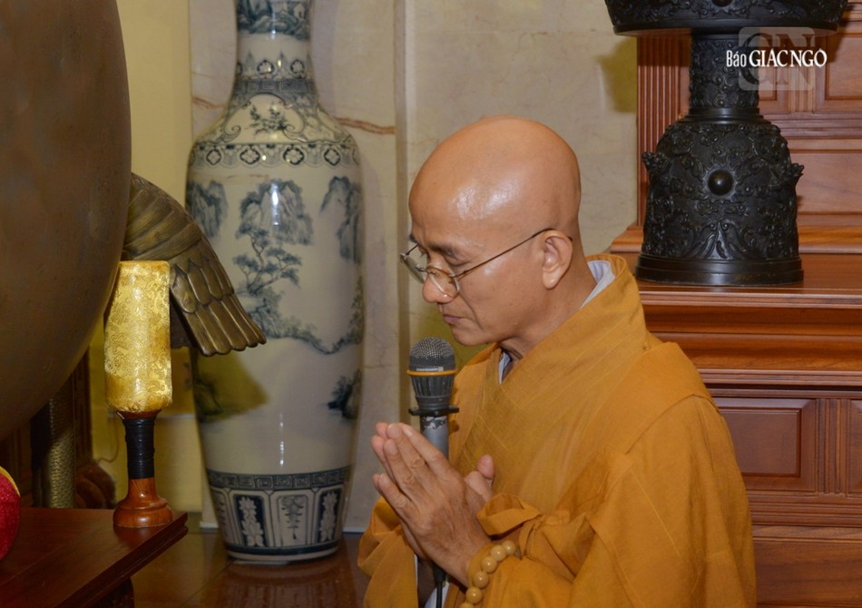 Thượng tọa Thích Thiện Quý, Phó ban kiêm Chánh Thư ký Ban Trị sự TP.HCM đại diện Ban Tổ chức phát biểu cảm tạ