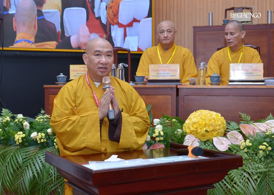 Thượng tọa Thích Phước Nguyên phát biểu cảm tạ