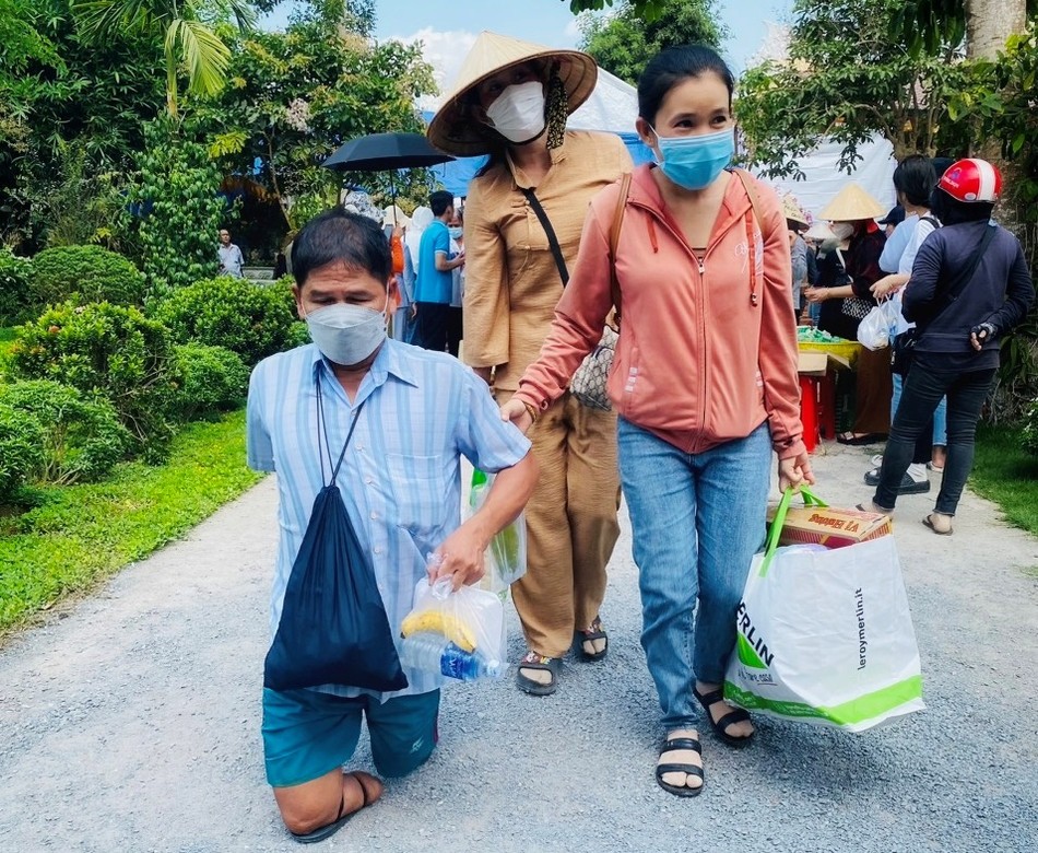 Hỗ trợ đến người khuyết tật khó khăn Hỗ trợ đến người khuyết tật khó khăn