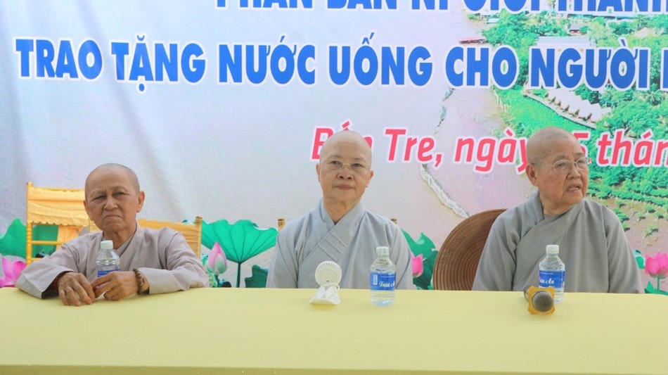 Chư Ni Phân ban Ni giới TP.HCM và đại diện Phân ban Ni giới tỉnh Bến Tre