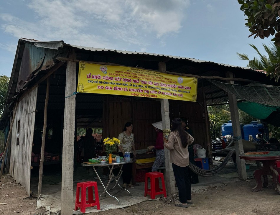 Hội khởi công xây nhà cho hộ ông Trần Minh Hùng, xã Thạnh Hưng, H.Kiến Tường - Ảnh: TN Hội khởi công xây nhà cho hộ ông Trần Minh Hùng, xã Thạnh Hưng, H.Kiến Tường - Ảnh: TN