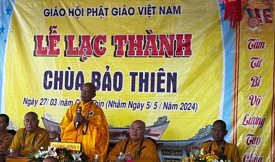 Hòa thượng Thích Huệ Tâm ban đạo từ Hòa thượng Thích Huệ Tâm ban đạo từ