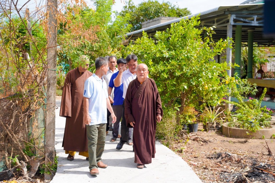 Con đường bê-tông làm thay đổi diện mạo nông thôn của địa phương