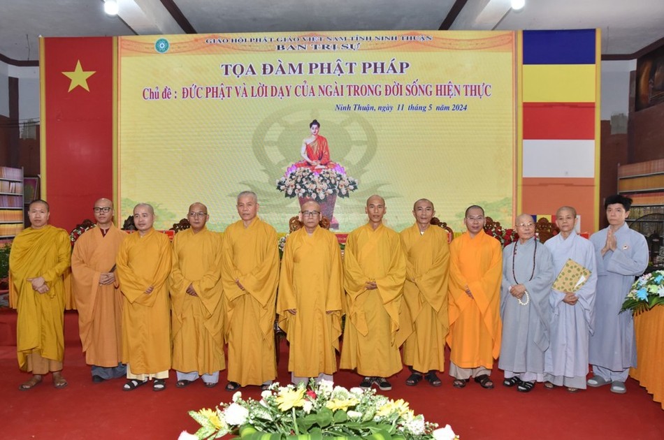 Chư tôn đức đóng góp nhiều đề tại tại tọa đàm Chư tôn đức đóng góp nhiều đề tại tại tọa đàm