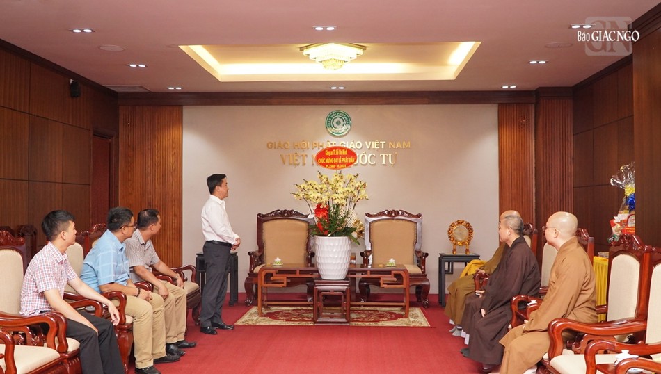 Chư tôn đức tiếp đoàn đại diện Công an TP.HCM do Đại tá Bùi Công Tú làm trưởng đoàn Chư tôn đức tiếp đoàn đại diện Công an TP.HCM do Đại tá Bùi Công Tú làm trưởng đoàn