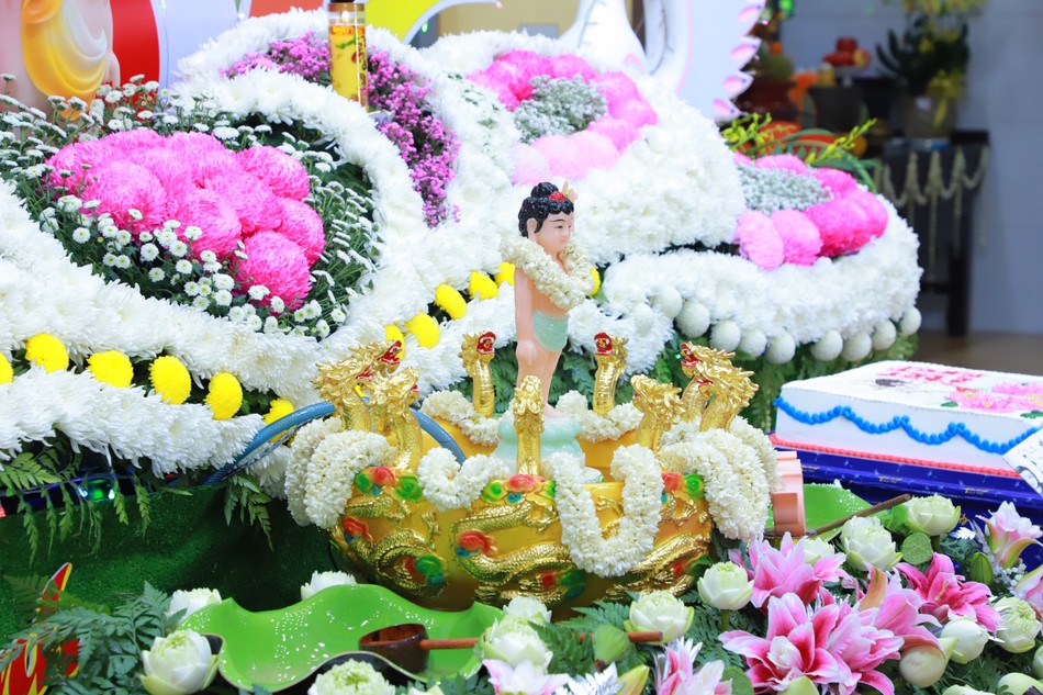 Tôn tượng Đức Phật sơ sinh tại chùa Bồ Đề Lan Nhã Tôn tượng Đức Phật sơ sinh tại chùa Bồ Đề Lan Nhã