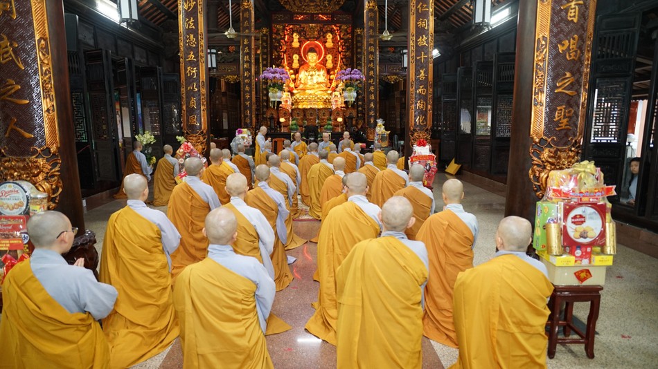 Chư Ni chư Ni tác pháp đối thú đại chúng, mở đầu khóa An cư kiết hạ Chư Ni chư Ni tác pháp đối thú đại chúng, mở đầu khóa An cư kiết hạ