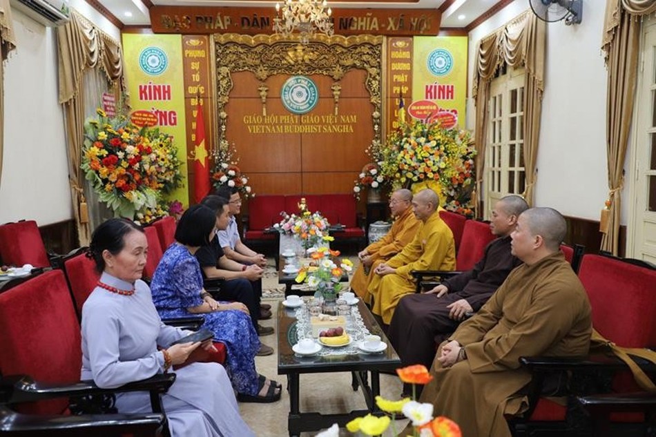 Chư tôn đức tiếp phái đoàn lãnh đạo Viện Trần Nhân Tông Chư tôn đức tiếp phái đoàn lãnh đạo Viện Trần Nhân Tông